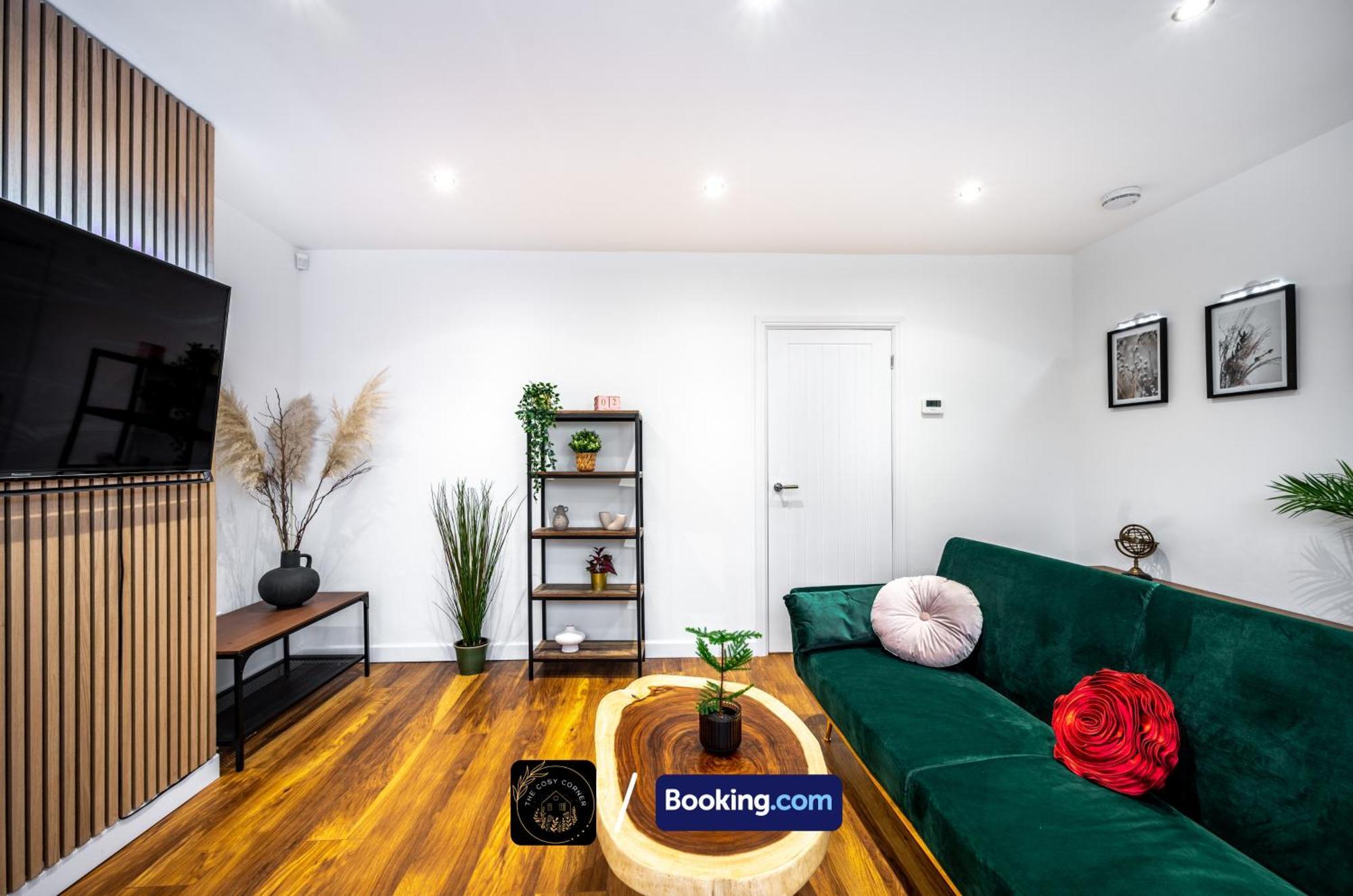 Cosy 3-Bed House, Garden & Free Parking In Stretford Apartment Manchester Bagian luar foto