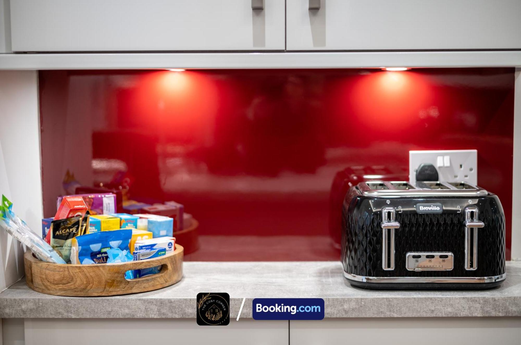Cosy 3-Bed House, Garden & Free Parking In Stretford Apartment Manchester Bagian luar foto