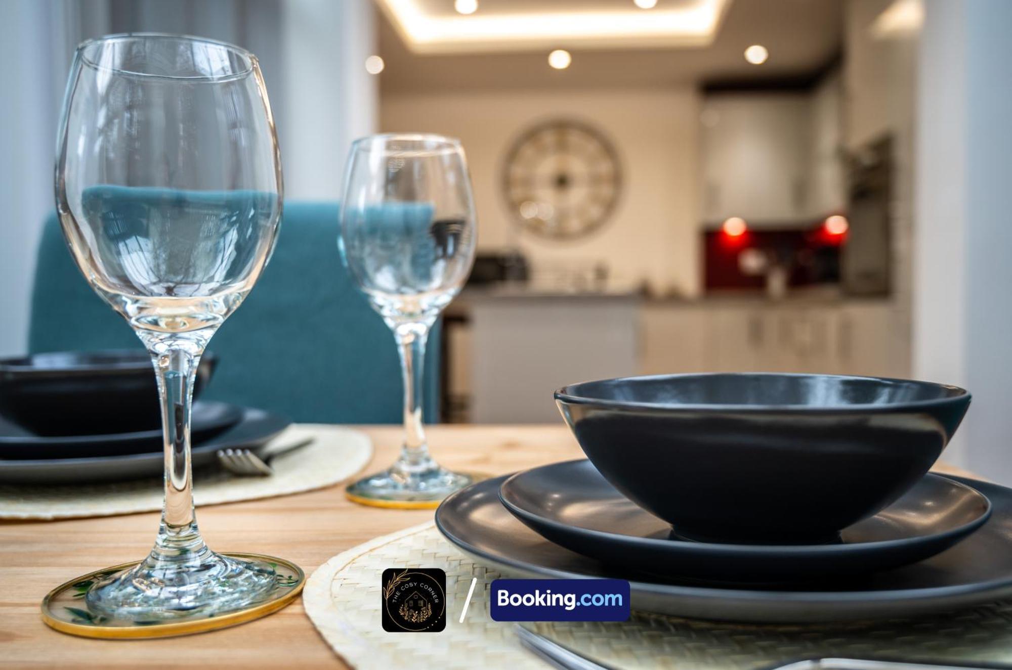 Cosy 3-Bed House, Garden & Free Parking In Stretford Apartment Manchester Bagian luar foto