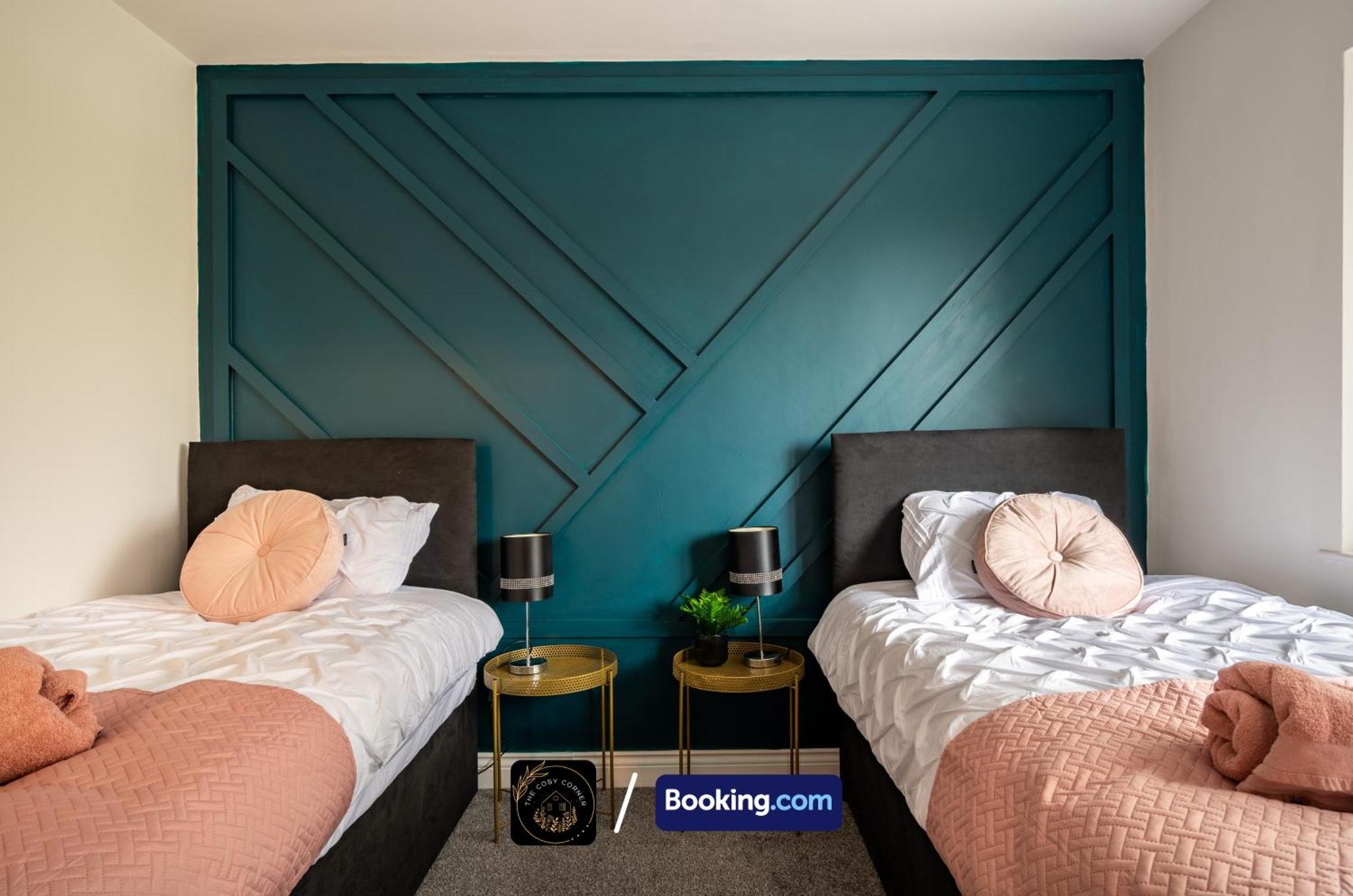 Cosy 3-Bed House, Garden & Free Parking In Stretford Apartment Manchester Bagian luar foto
