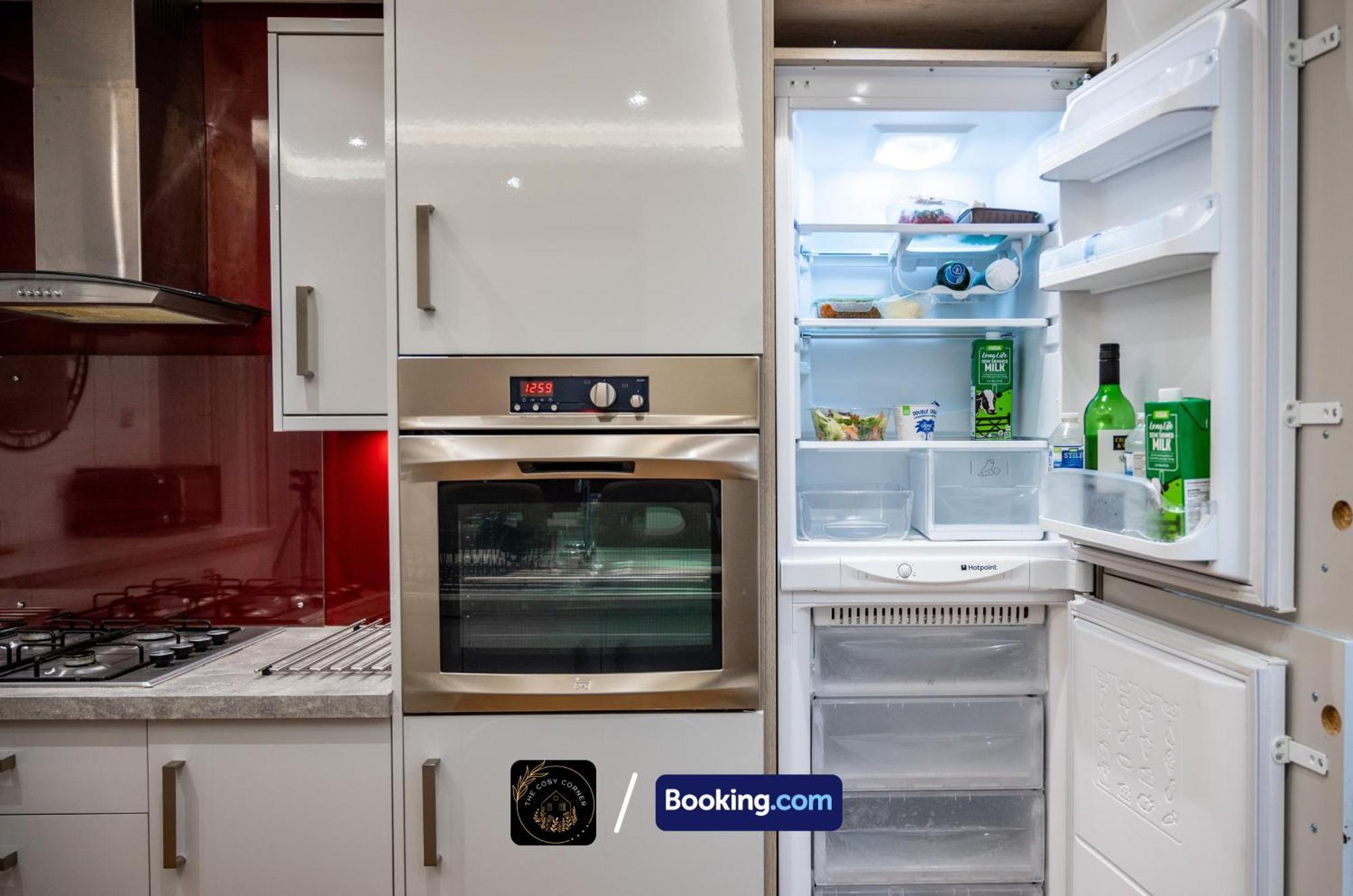 Cosy 3-Bed House, Garden & Free Parking In Stretford Apartment Manchester Bagian luar foto
