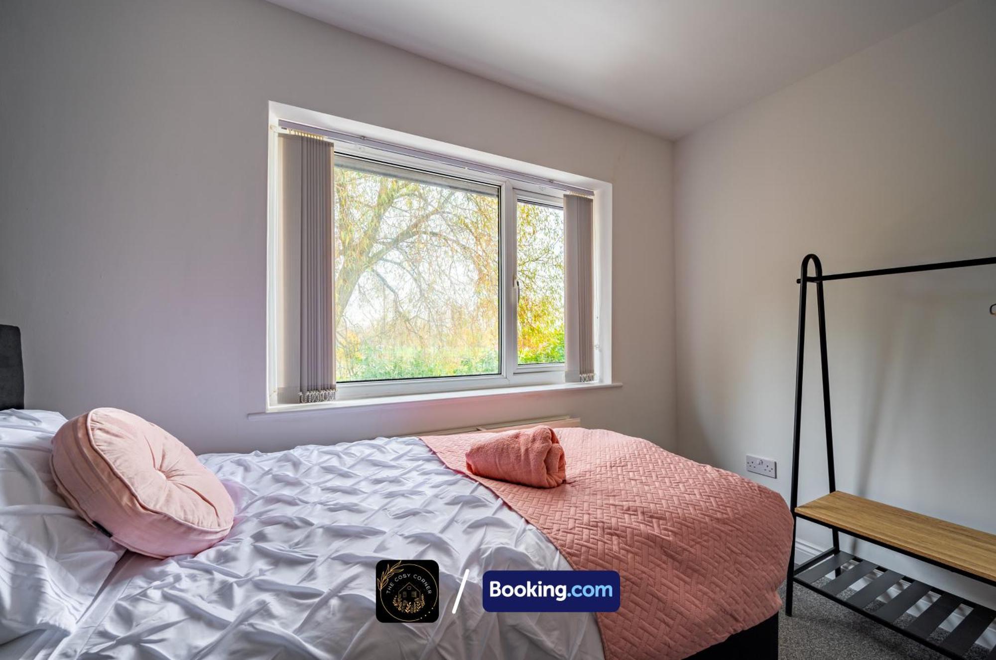 Cosy 3-Bed House, Garden & Free Parking In Stretford Apartment Manchester Bagian luar foto